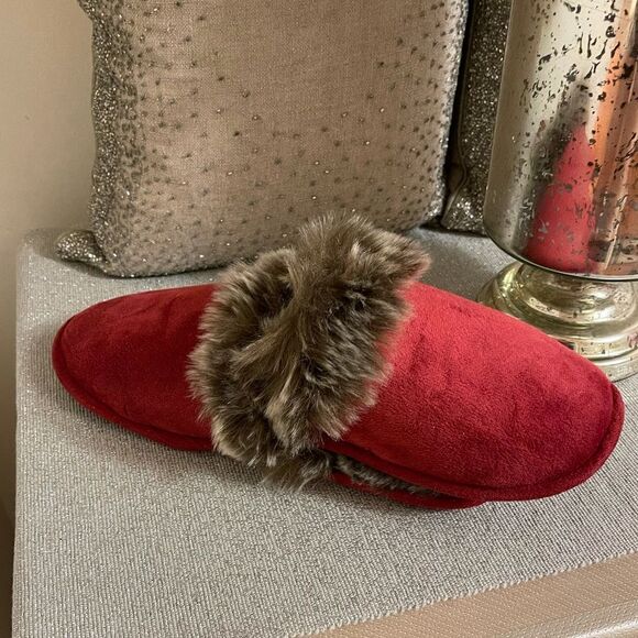 Red winer slippers - Picture 2 of 5